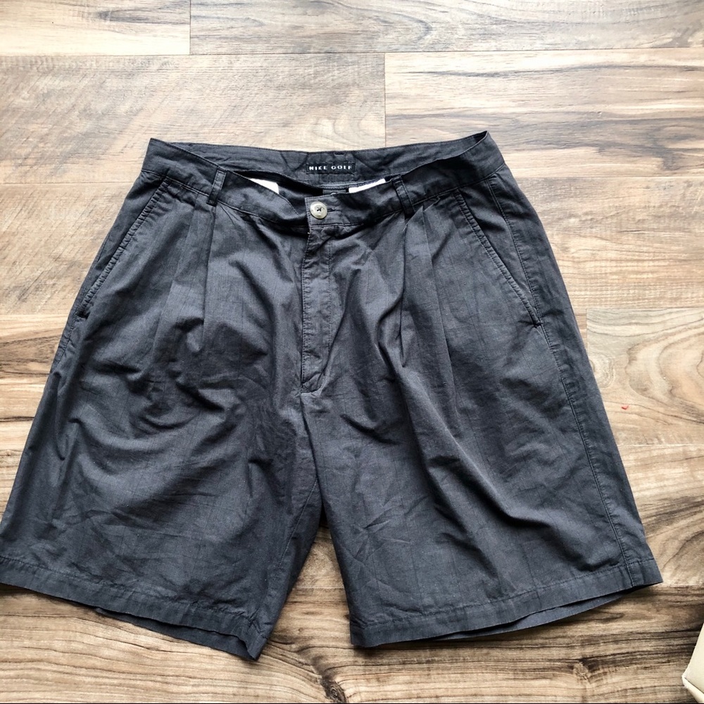 Nike Golf Shorts size 34 - Picture 1 of 3